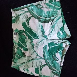 Old Navy Pixie shorts, Size 14, palm leaf print